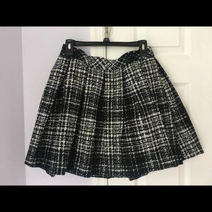Banana republic - Black and white pleated skirt
